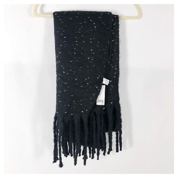 BP Scarf with fringe - Picture 2 of 10